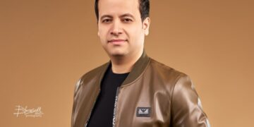 محمود مؤمن يحتفي بالعيد الوطني الإماراتي بأغنية “اماراتى حياتى”