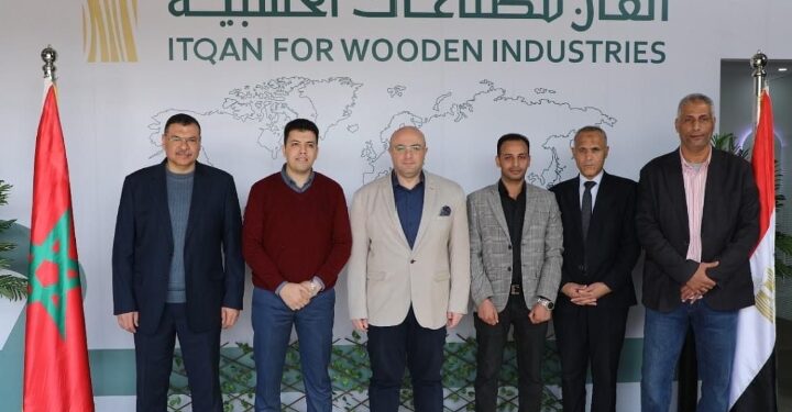 محافظ بني سويف يزور مصنع إتقان للصناعات الخشبية: نموذج للاستثمار المغربي على أرض مصرية