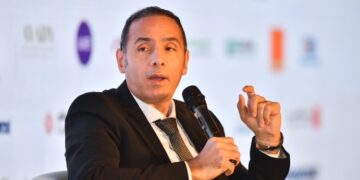 الدكتور إسلام عزام نائب رئيس هيئة الرقابة المالية يلقي كلمة رئيسية حول جهود تطوير الأسواق المالية غير المصرفية في مؤتمر حابي السنوي