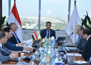 وزير التموين يجتمع مع شركات السكر التابعة للوزارة لمتابعة انتظام العمل والاطمئنان على الاحتياطي الاستراتيجي