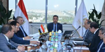 وزير التموين يجتمع مع شركات السكر التابعة للوزارة لمتابعة انتظام العمل والاطمئنان على الاحتياطي الاستراتيجي