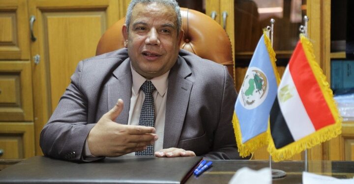 كلية الدراسات الإفريقية العليا بجامعة القاهرة تصدر تقريرها الاستراتيجى لعام 2024 بعنوان “إفريقيا في عالم متصارع” لرصد ومناقشة القضايا الملحة للقارة السمراء