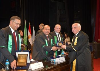 “هندسة جامعة القاهرة” تحتفل بتخريج دفعة 2024م وتكريم دفعة الرواد خريجي 1974م