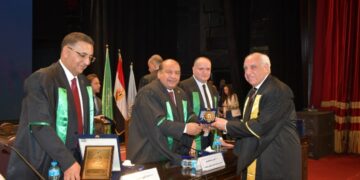“هندسة جامعة القاهرة” تحتفل بتخريج دفعة 2024م وتكريم دفعة الرواد خريجي 1974م