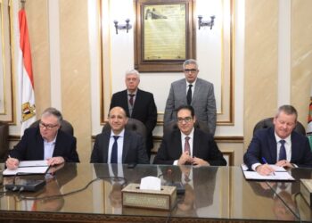 وزير التعليم العالي يشهد توقيع مذكرة تفاهم بين جامعة القاهرة ومختبر خلايا السرطان بجامعة أكسفورد وشركة جيرمفري ومؤسسة كيرنج كروس الصحية