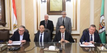 وزير التعليم العالي يشهد توقيع مذكرة تفاهم بين جامعة القاهرة ومختبر خلايا السرطان بجامعة أكسفورد وشركة جيرمفري ومؤسسة كيرنج كروس الصحية