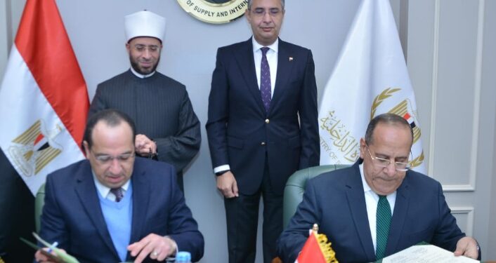 توقيع بروتوكول تعاون بين وزارة التموين ووزارة الأوقاف لتوريد السلع الأساسية