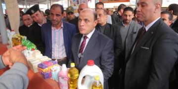 محافظ كفرالشيخ يتفقد سوق “اليوم الواحد” للسلع الغذائية والاستهلاكية بشارع صبري القاضي .. ضمن المبادرة الرئاسية “بداية جديدة