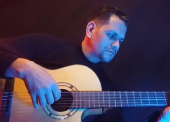 مؤسسة(أخبار العرب) الإعلامية  تكرم الجيتاريست : احمد ذكى كأفضل شخصية خلال عام ٢٠٢٤