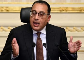 رئيس الوزراء يُصاب بدوار لدقائق أثناء المؤتمر الصحفى ثم يستكمل على الهواء