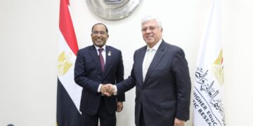 وزير التعليم العالي يستقبل نظيره الماليزي لبحث سبل التعاون المشترك بين البلدين