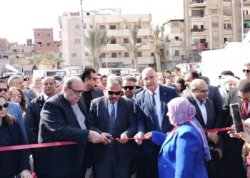 محافظ الشرقية ووكيل وزارة التموين يفتتحان  “سوق اليوم الواحد” واستمرارة علي مدار يومين بحي الصيادين مدينة الزقازيق