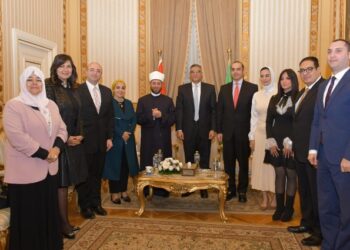 “حياة كريمة” تكرم رئيس جامعة القاهرة تقديرا لدوره فى دعم المؤسسة في مشروعاتها الخدمية والتنموية