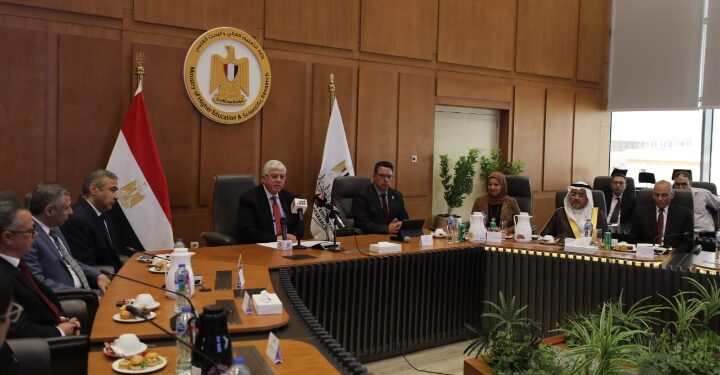 وزير التعليم العالي يشهد إعلان نتائج الإصدار الثالث من تصنيف سيماجو الإسباني