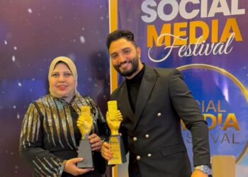 اسلام سامي يكرم بجائزه أفضل محتوي كوميدي في مهرجان السوشيال ميديا بالاسكندريه