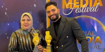 اسلام سامي يكرم بجائزه أفضل محتوي كوميدي في مهرجان السوشيال ميديا بالاسكندريه