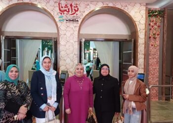 وفد من جامعة القاهرة فى زيارة لمعرض”تراثنا” للحرف اليدوية والتراثية بمركز مصر للمعارض الدولية
