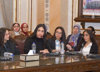 رئيس جامعة القاهرة يستقبل وزير الشباب الإماراتي ووفد من رواد الفضاء الإماراتيين