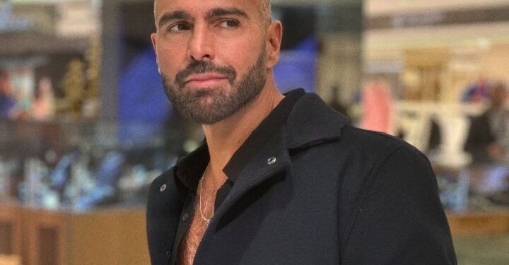 نصيحة خليل زين للمرأة: ارتدي ما يعكس شخصيتك وليس فقط صيحات الموضة