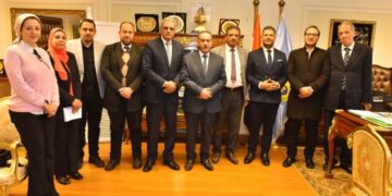 محافظ أسيوط يلتقي وفد المجلس القومي لحقوق الإنسان لبحث سبل التعاون في تعزيز الحقوق الاقتصادية للفئات الأولى بالرعاية
