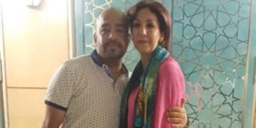 رجل الأعمال سيد الجارحي وحرمه في زيارة إلى باريس
