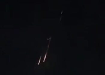 قمر صناعي يضيء سماء جنوب السعودية في مشهد نادر