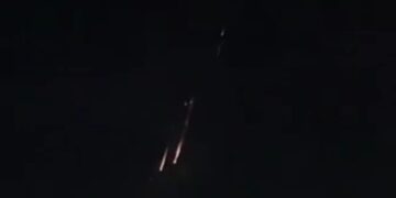 قمر صناعي يضيء سماء جنوب السعودية في مشهد نادر