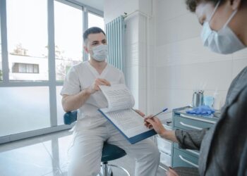 طلبة طب عراقيون يصححون أخطاء في مصادر طبية عالمية