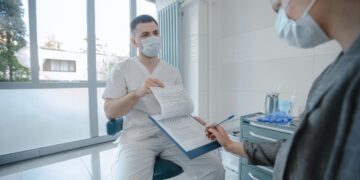 طلبة طب عراقيون يصححون أخطاء في مصادر طبية عالمية