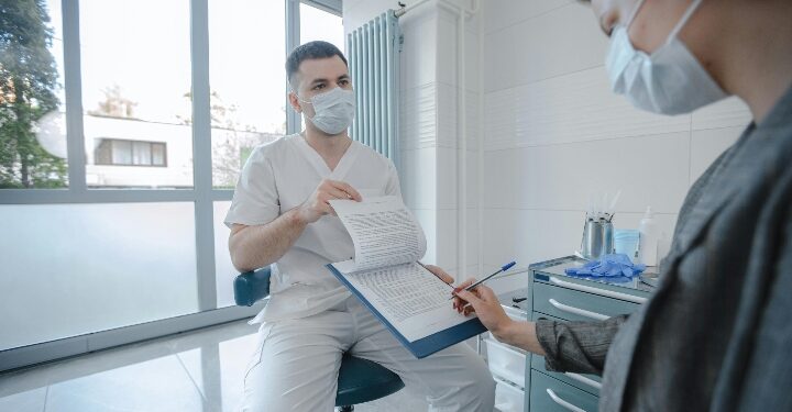 طلبة طب عراقيون يصححون أخطاء في مصادر طبية عالمية