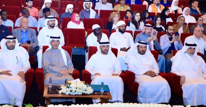 ضمن فعاليات مهرجان الشارقة للشعر العربي   شعراء ينشدون للحب والوطن والإنسان