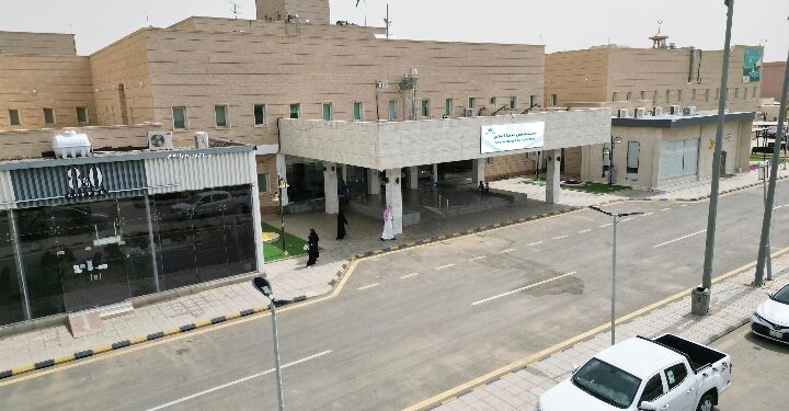 فريق جراحة الوجه والفكين بمستشفى صبيا العام بتجمع جازان الصحي ينجح في ترميم فك وأسنان ثلاثيني