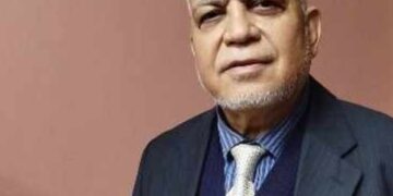 تهنئة خاصة للكاتب والأديب مادح رمضان أفضل شخصيه لعام 2024