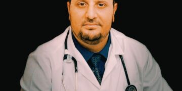 *د.عروة حاميش أخصائي الأمراض الباطنية بمستشفيات الحمادي يقدم:*  *إرشادات صحية للوقاية الشخصية من أمراض الأنفلونزا في فصل الشتاء*