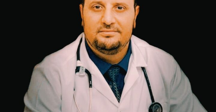 *د.عروة حاميش أخصائي الأمراض الباطنية بمستشفيات الحمادي يقدم:*  *إرشادات صحية للوقاية الشخصية من أمراض الأنفلونزا في فصل الشتاء*