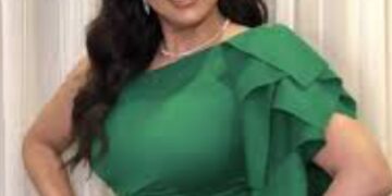 الفنانة القديرة وفاء عامر فنانة بدرجة أمتياز مع مع مرتبة الشرف