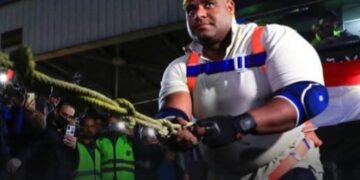 كابونجا الملقب “بأقوى رجل بالعالم” يستعد لسحب قطار وزنه 130طن