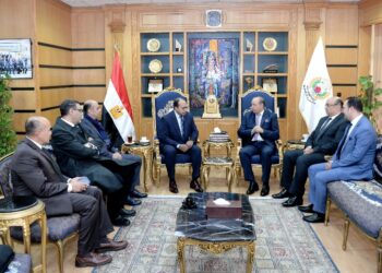 برعاية وزير التعليم العالي جامعة المنصورة تُكرم الفريق المشارك بإجراء أول عملية بالعالم لبناء صمامات الأورطى والرئوي بأنسجة ذاتية