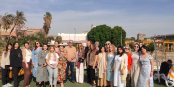 27 فنانة تشكيلية من 13 دولة يروجن للمزارات المصرية في رحلة خلابة من أسوان للأقصر