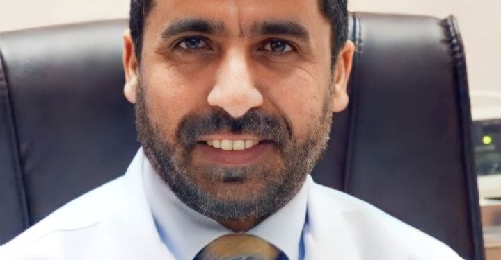 *د.عبدالرحمن المتوكل استشاري أمراض الباطنية والكلى بمستشفيات الحمادي