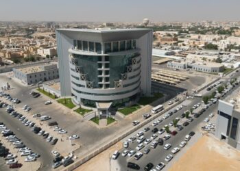 استئصال ورم سرطاني ضخم يزن 8 كغ من بطن مريضة