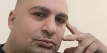 إنتِ الذهب الوحيد… قصيدة حبّ تهزّ القلوب