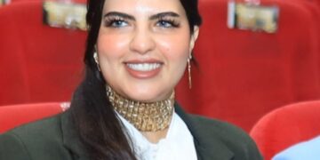 دكتورة آية ال عبدالعزيز تكرم أسرة الشهيد البطل أحمد المنسى ..وتشيد بقرار الرئيس برفض التهجير