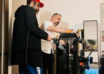 “مين يحضن البحر”… محمود محمود يبحر في تجربة سينمائية استثنائية