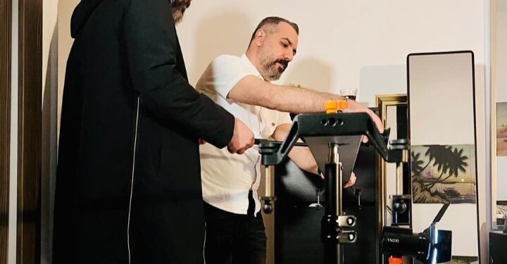 “مين يحضن البحر”… محمود محمود يبحر في تجربة سينمائية استثنائية