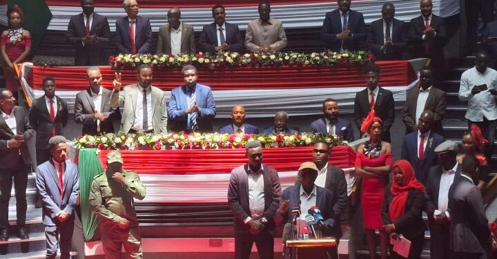 سياسيون: “حكومة السلام” المرتقبة بارقة أمل للسودان