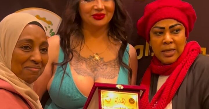 مهرجان رواد الأبداع يكرم البلوجر شروق عصام وتبدع وتتالق على السوشيال ميديا