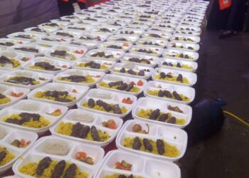 الشعب الجمهوري بالإسكندرية يواصل دوره المجتمعي بتوزيع كراتين غذائية ووجبات ساخنة للأسر الأولى بالرعاية