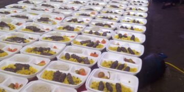 الشعب الجمهوري بالإسكندرية يواصل دوره المجتمعي بتوزيع كراتين غذائية ووجبات ساخنة للأسر الأولى بالرعاية