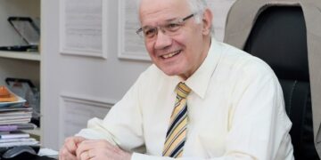 طالب بالجامعة المصرية الروسية وفريقه يفوزون فى مسابقة “كرياتيفا”